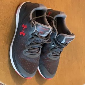Under Armor Kids Sneakers - Size 7